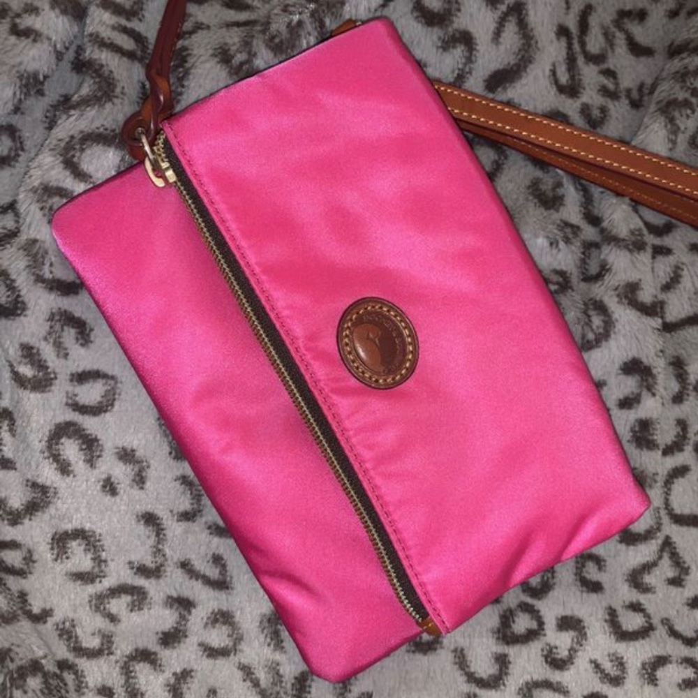 pebble grain folder zip dooney & bourke bag